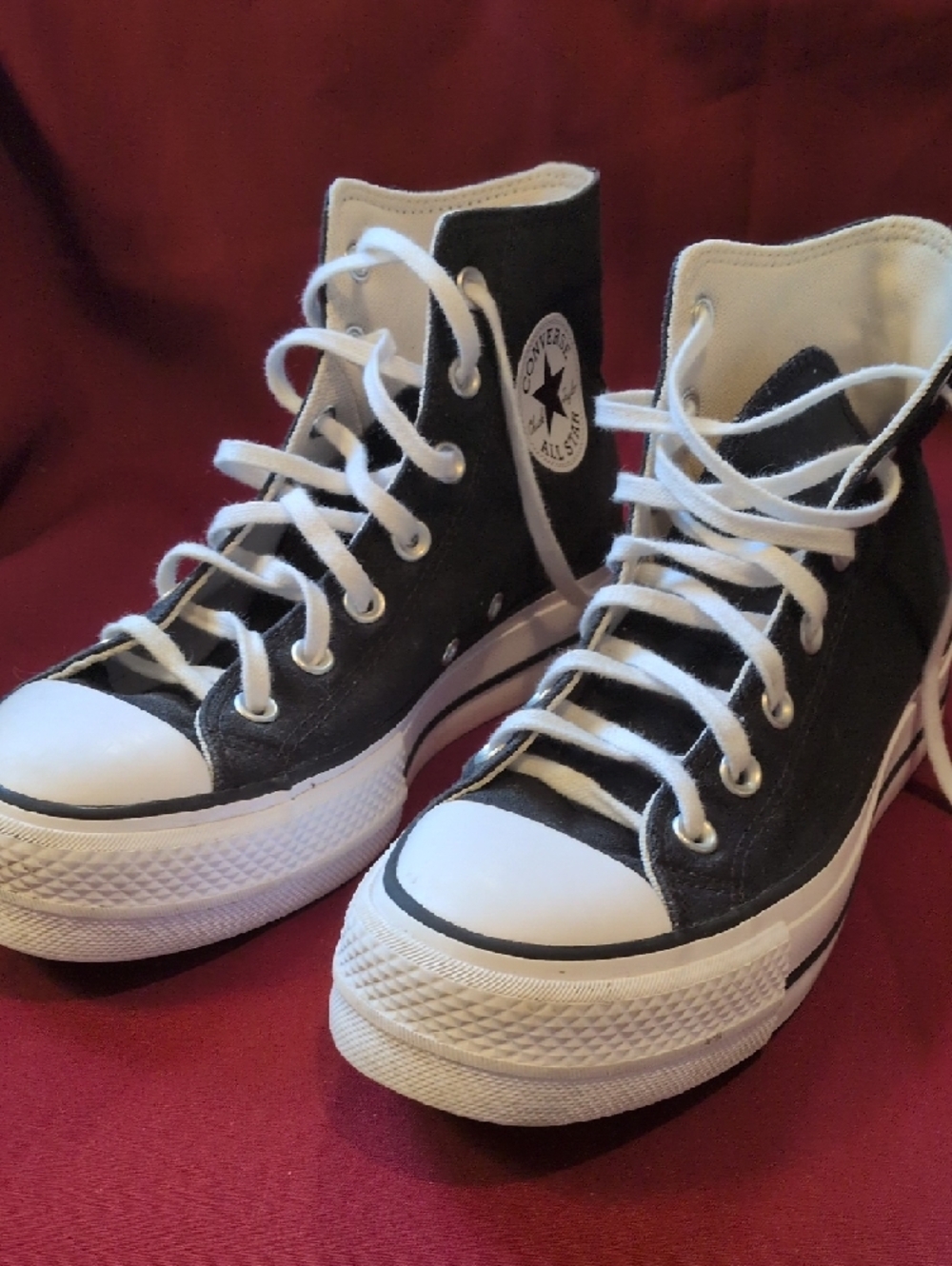 Converse All Star-Chuck Taylor High Top size 8 (Women)  6 (Men) Like New 🤩🤩